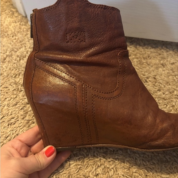 Frye Carson Wedge Booties size 7.5 Cognac - Picture 6 of 6
